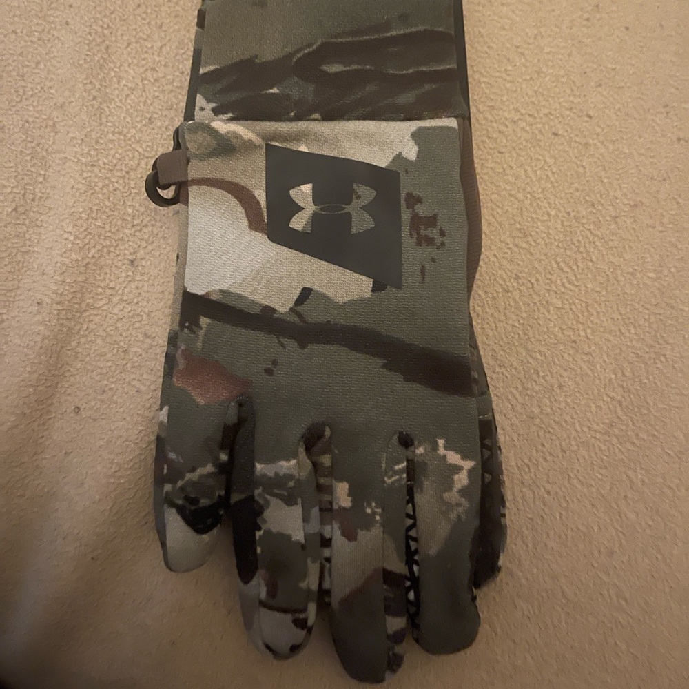 *NWT* Under Armour Early Season Water Repellent, Touch Screen Compatible Gloves.